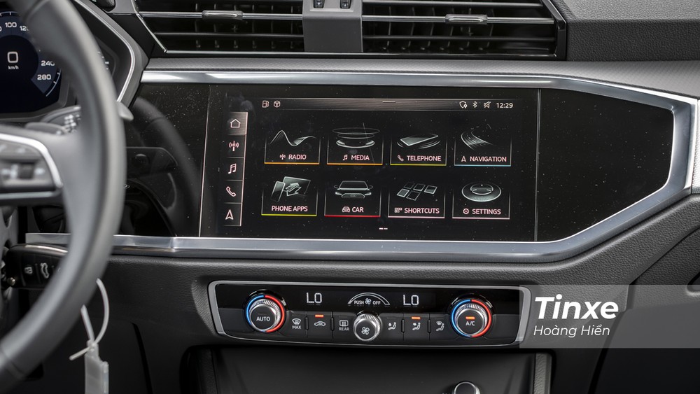 Ở vị trí trung tâm là màn hình cảm ứng kích thước 12 inch với giao diện MMI mới của Audi.