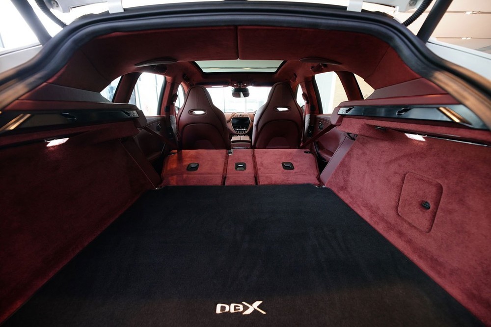 Khoang hành lý của Aston Martin DBX