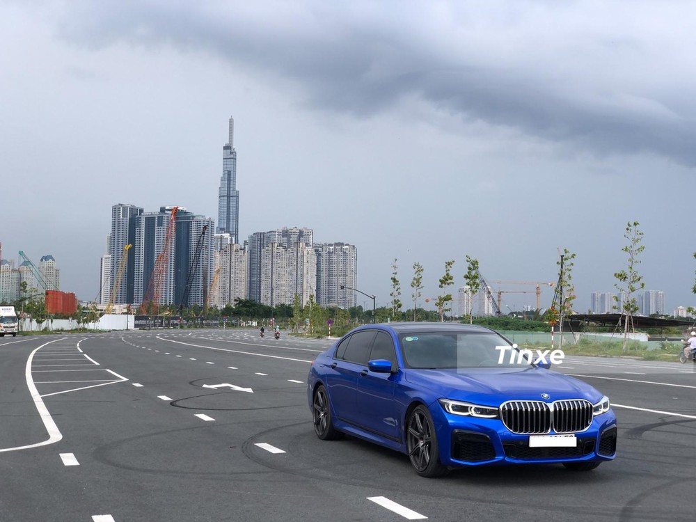 Phong cách mới của chiếc BMW 740Li 2015 được chủ nhân định hình theo phiên bản BMW M760Li 2020